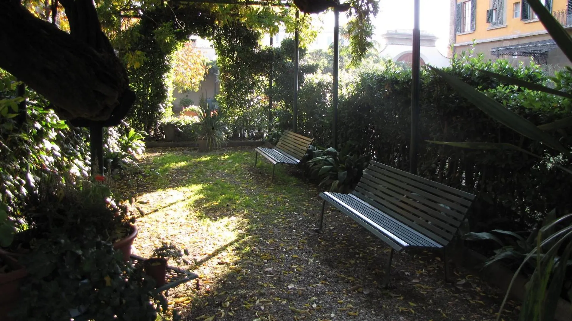 Casa Santo Nome Di Gesu Otel Floransa