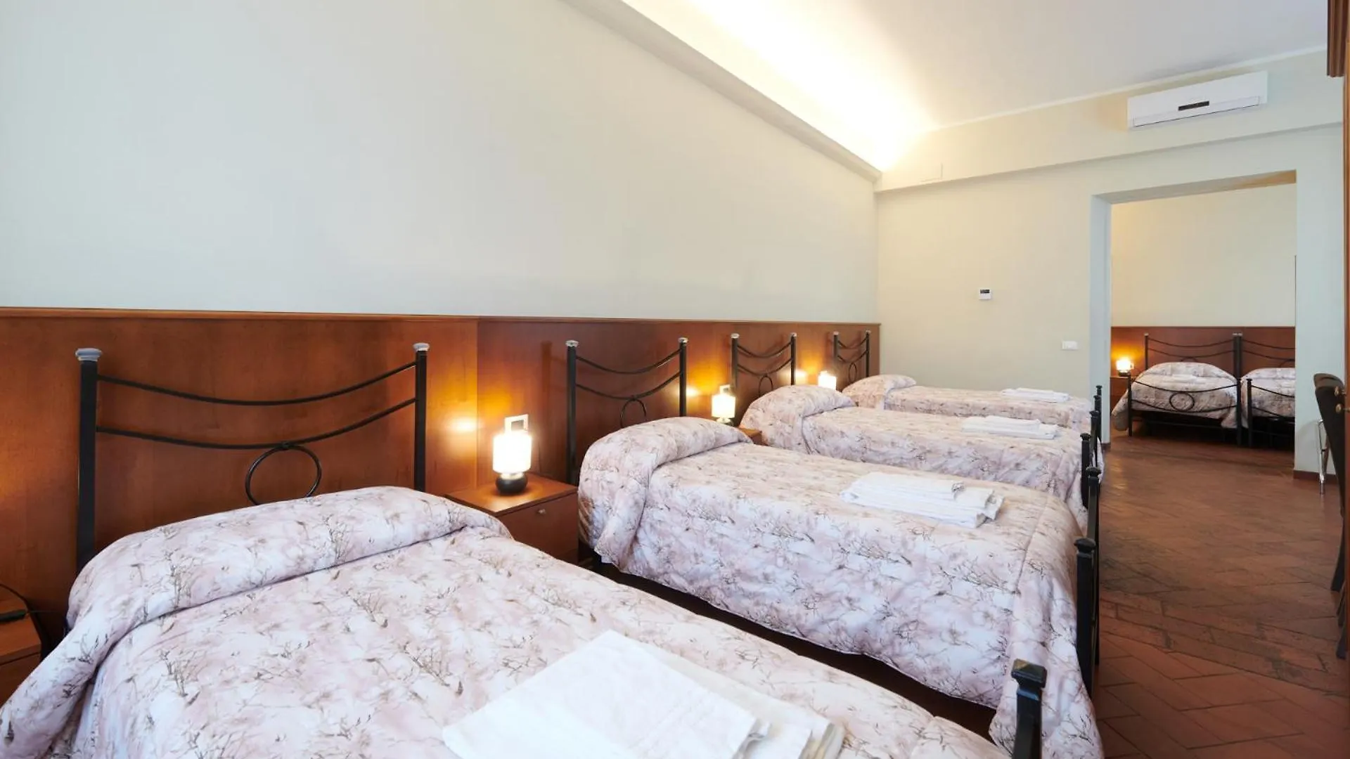 Casa Santo Nome Di Gesu Otel Floransa
