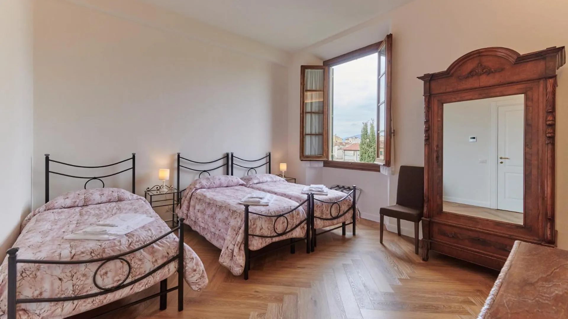 Casa Santo Nome Di Gesu Otel Floransa