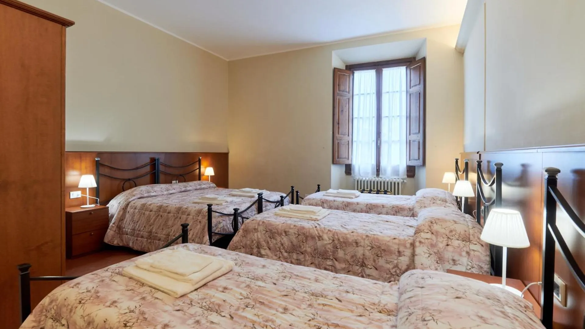 Casa Santo Nome Di Gesu Otel Floransa