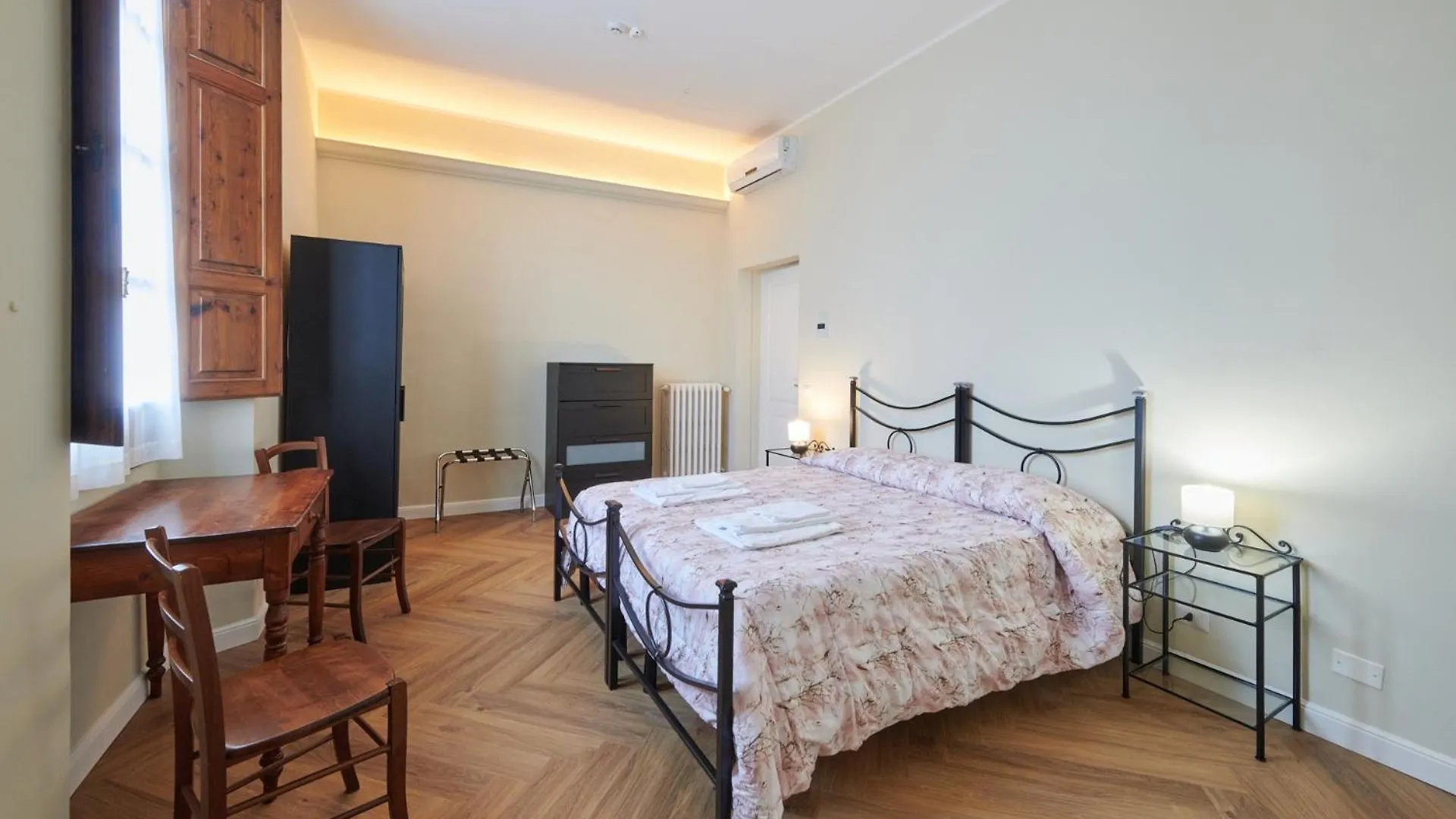 Casa Santo Nome Di Gesu Otel Floransa