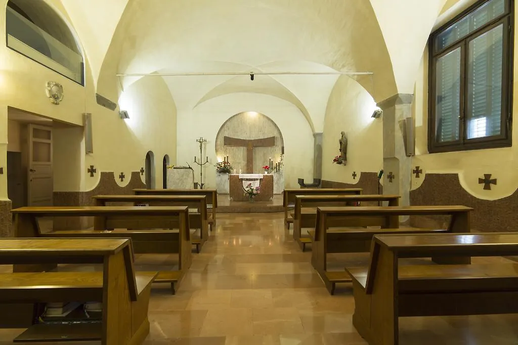 ***  Casa Santo Nome Di Gesu Otel Floransa İtalya